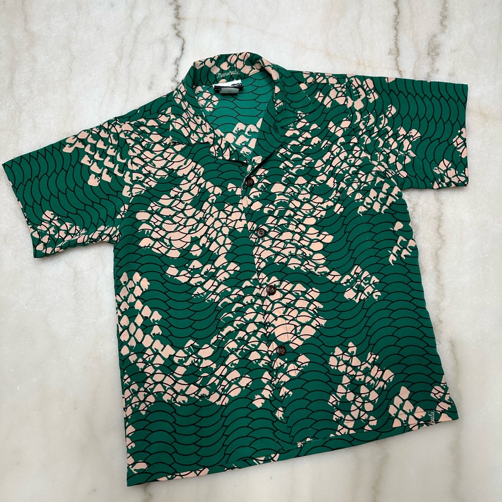 MANUHEALI’I • Green and Cream Button Down Shirt - Youth Kids M; runs small